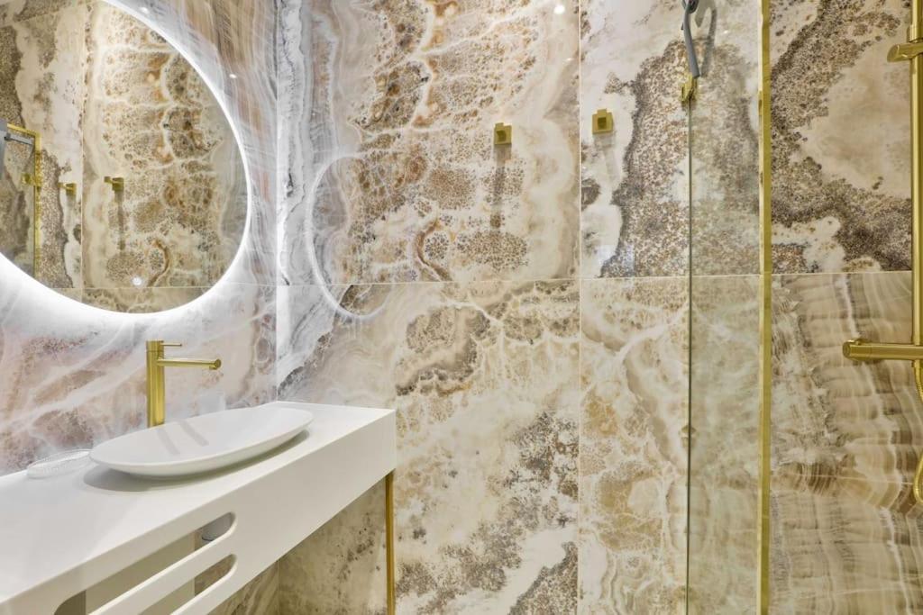 Апартаменты Luxurious & Peaceful - Near Le Marais - With Ac Париж Экстерьер фото